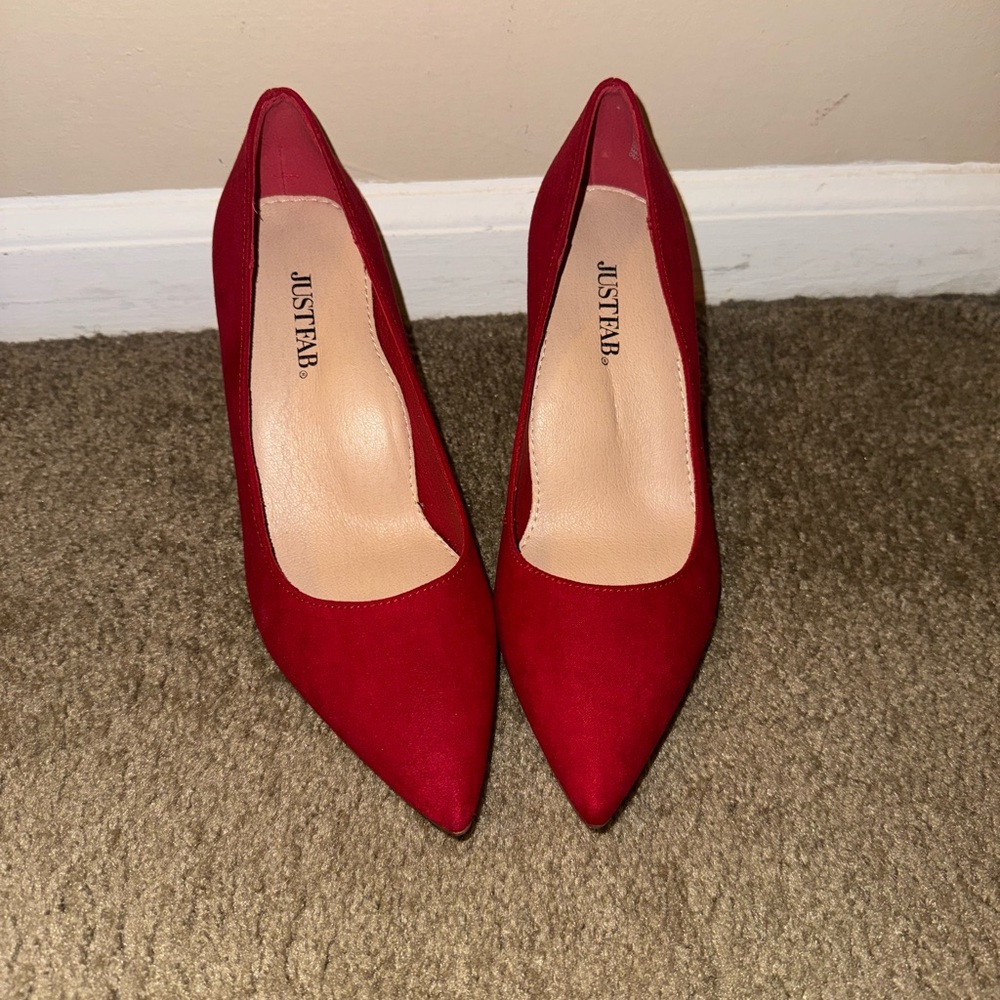 Khloy Classic pump 
Never worn